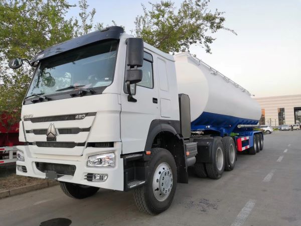 Fuel Tanker Trailer With HOWO Tractor Truck For Export