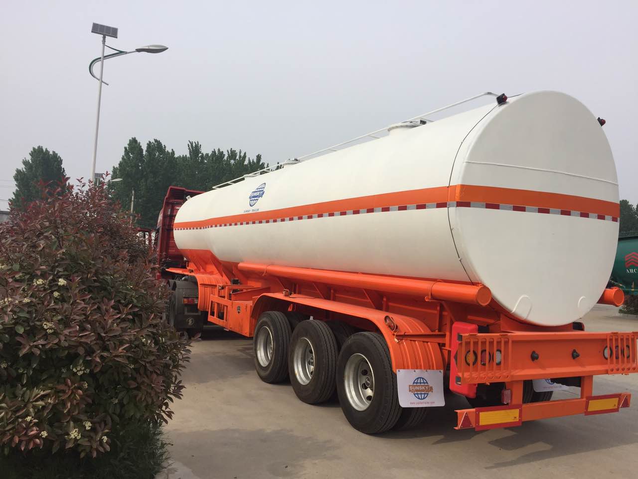 20units of sunsky brand new fuel tanker trailers are shipped to Mozambique