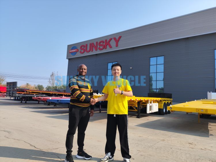 Welcome customers from Zimbabwe to visit and speak for Sunsky!