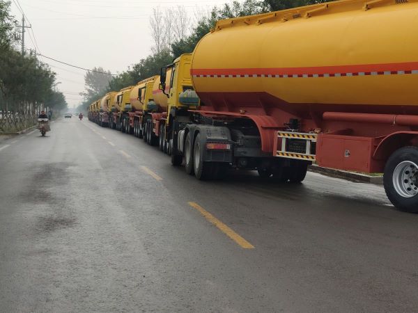 20 units fuel tanker trailers with howo tractor trucks for sale Africa