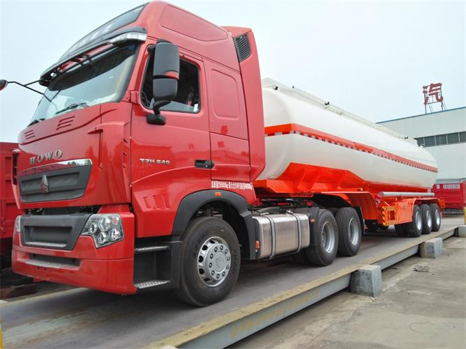 Fuel tanker semitrailer