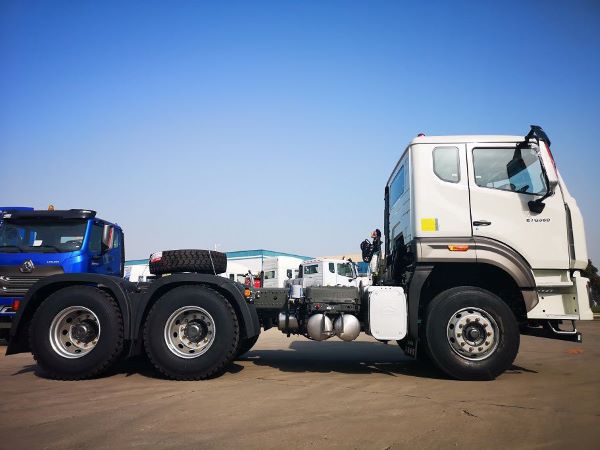 HOWO E7G380 TRACTOR TRUCK