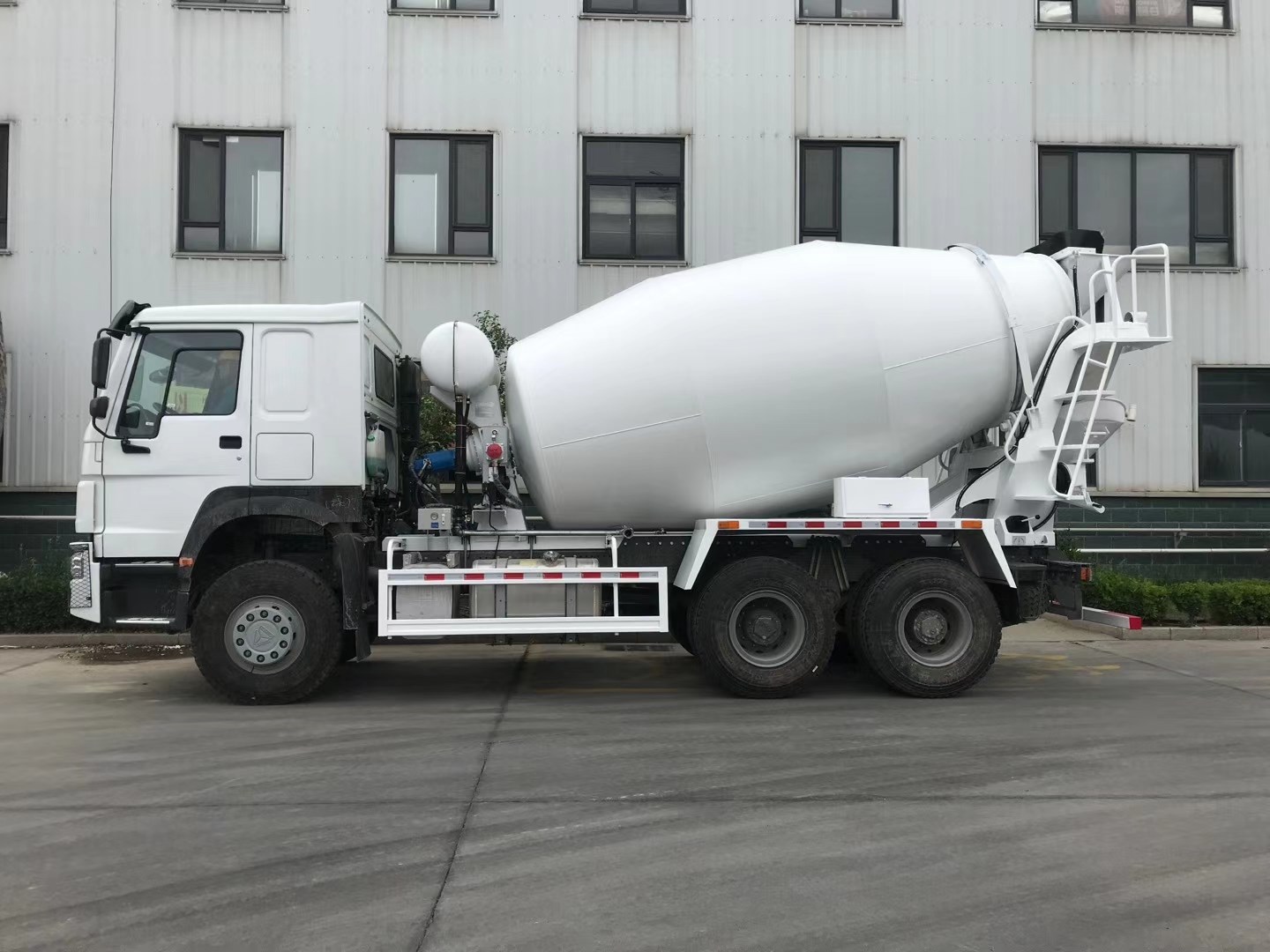 concrete pump truck