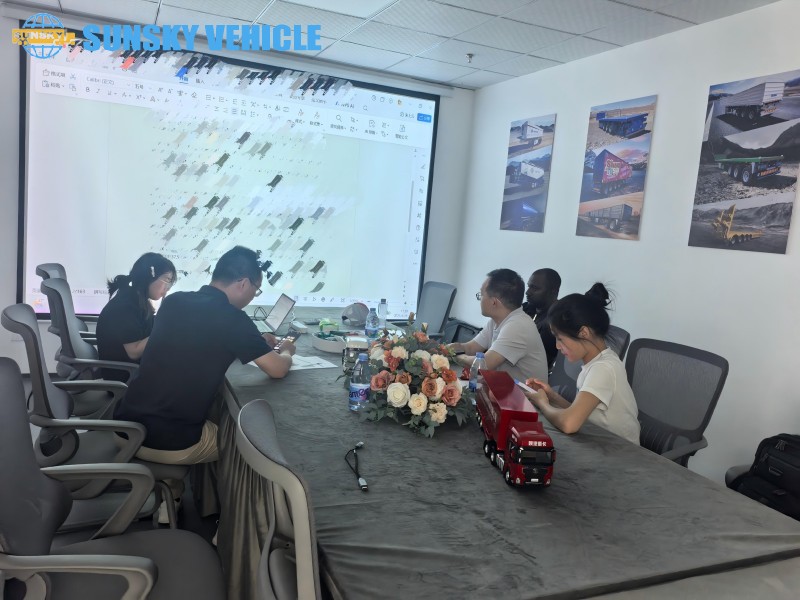 Strategic Partnership: Guinea Clients Visit SUNSKY Vehicle for Factory Inspection and Vehicle Procurement