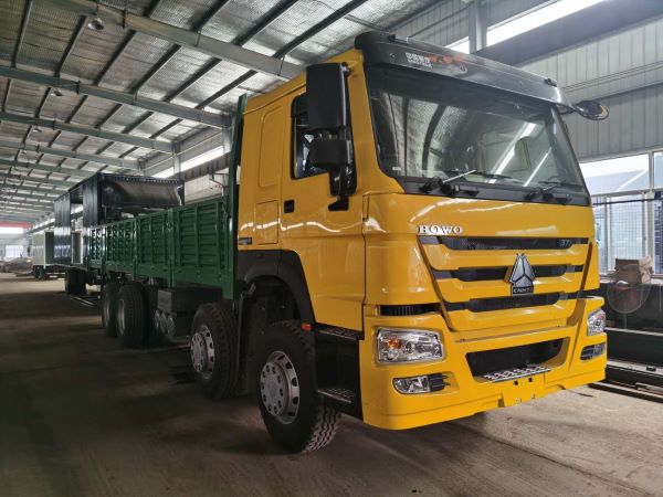 Brand New HOWO Side Wall Cargo Truck Export to Africa