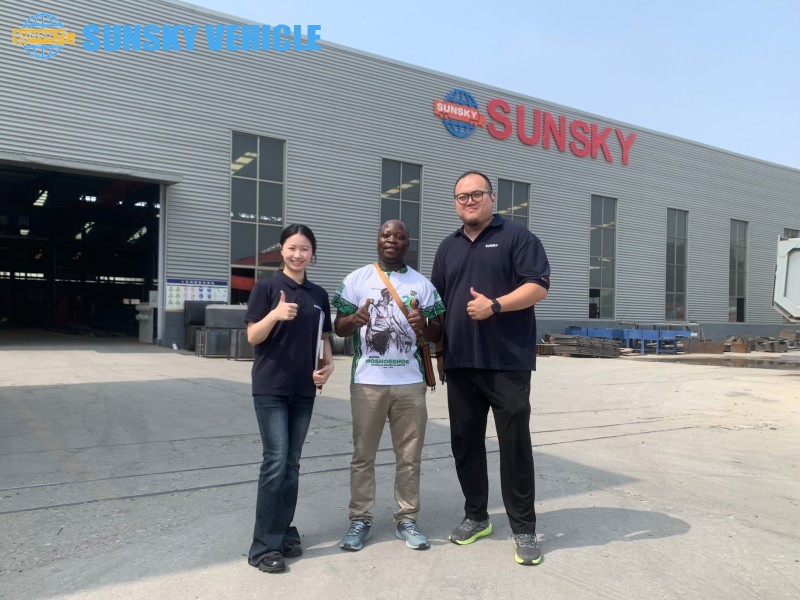 Strengthening Partnerships: Zimbabwe Logistics Client Visits Factory to Inspect and Order Customized Semi Trailers