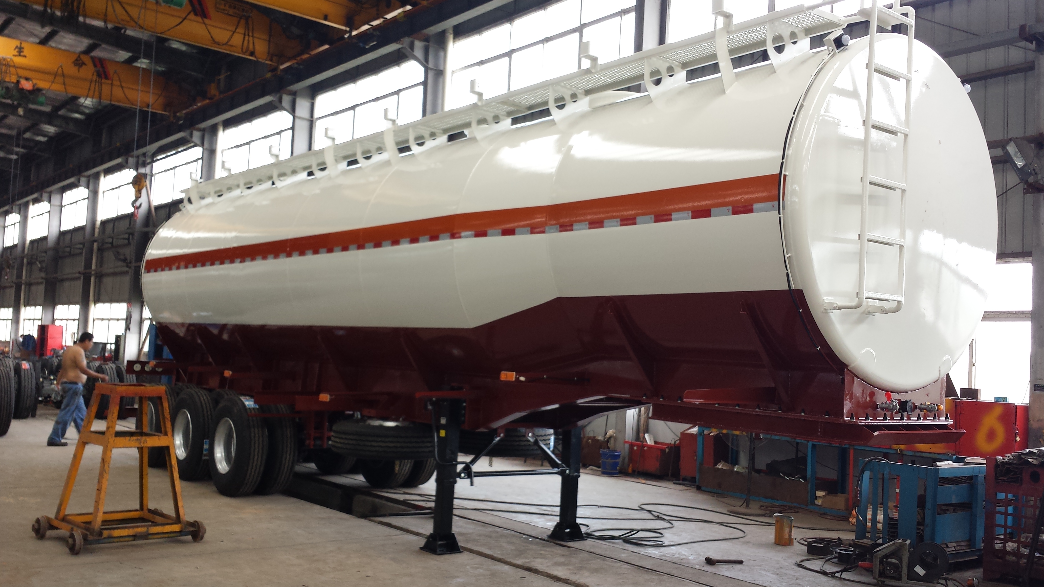 40,000L fuel tanker semi-trailer is in production 